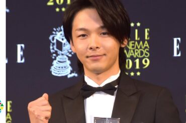 中村倫也、佐久間由衣との差に衝撃「竹馬乗ってもスタイリッシュにならない」“最も活躍した男性”に選出　『エル シネマアワード2019』授賞式