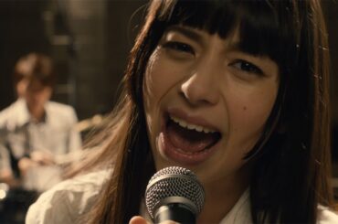 中条あやみ、制服姿で熱唱！劇中歌唱シーンが公開　映画「覆面系ノイズ」特別映像