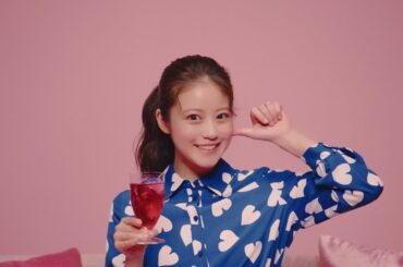 今田美桜、ワイヤー撮影に満面の笑み 「美酢」新CMメイキング