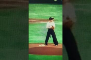 【ハプニング】松本まりか  始球式 #shorts #松本まりか