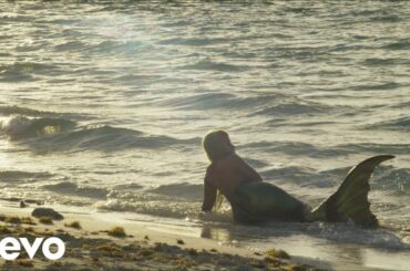 Nicki Minaj - Bed ft. Ariana Grande