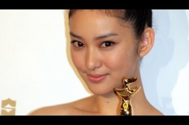 武井咲、囲み会見に登場　「第22回日本映画批評家大賞」