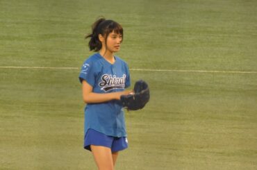 土屋太鳳さん始球式 幕張QVCマリン 2016.8.10