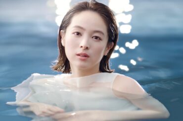 清野菜名、清らかな水に溶け合う美しい透明感「プレミアムウォーター」CM