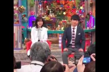 婚約会見をしているような若林さんと弘中綾香アナ