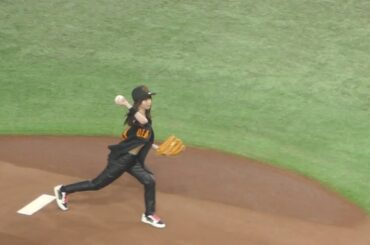 山本舞香さんの始球式がガチすぎた