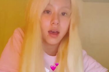 TWICE (트와이스) Chaeyoung Instagram update 221117 | Singing Audrey Hepburn's Moon River | 채영