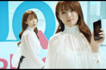 深田恭子、爽やかに全部で何人!?永野芽郁はピンク色のトップスで／UQ mobile CM