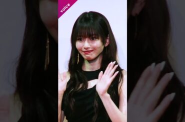 山本舞香、ミニワンピドレスで登壇