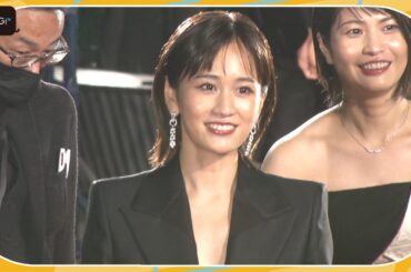 ＜東京国際映画祭＞前田敦子、大胆深Vネックにドキッ！　常盤貴子らとレッドカーペット