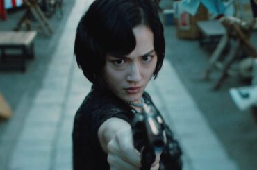 綾瀬はるか、ド派⼿なガンアクション！　映画「リボルバー・リリー」予告【本編映像初公開】