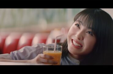 浜辺美波、“先輩”萩原利久にいたずらっ子な表情　有村架純と姉妹役の「JA共済」新CMで