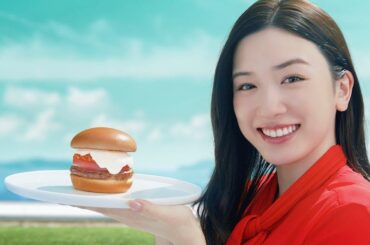 永野芽郁、無邪気な笑顔で復活の「白いモスバーガー」アピール　モスバーガー新CM「白いモスバーガー　チャレンジの夏」編