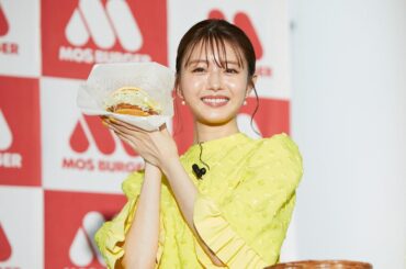 市川美織、2022年初レモン仕事！　レモンクイズに挑戦するも「まだまだでしたね」　モスバーガー新商品発表会・試食会