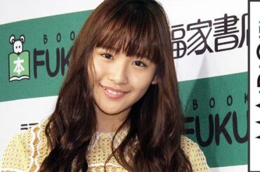 浅川梨奈、元気に脚見せ！　オールインワンで春の装い　セカンド写真集「NANA」発売イベント2