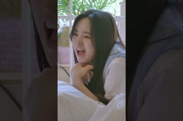 プロデューサーJ.Y.Parkの曲でメンバーが盛り上がってる中、次の曲を探すマイペースなマユカ笑 #niziu #ニジュー #mayuka #shorts