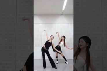 橋本環奈 x NIZIU MAYA Do not touchチャレンジ by MISAMO (what if series) #Donottouch #Masterpiece #MISAMO