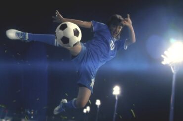 広瀬すず、キャプ翼ばりのスーパーシュート決める!?　東京ガスCM「バーバースガ・自由化ショット」篇