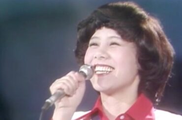 生バンド、生歌を聴かせる真理ちゃん、天地真理「恋人たちの港」