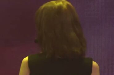 LE SSERAFIM チェウォン、ライブで観客を煽ろうとして噛み倒す Chaewon bites down and smiles embarrassedly when he trie