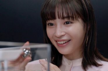 広瀬すず、AGCの研究開発施設を訪問！さまざまな体験にキュートな表情連発　スペシャルムービー「Welcome to AGC！」