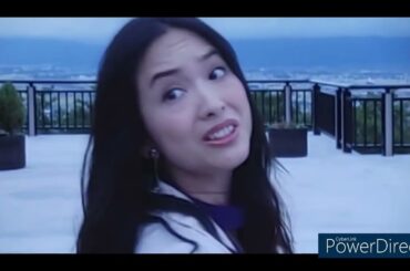 背後からグサリ