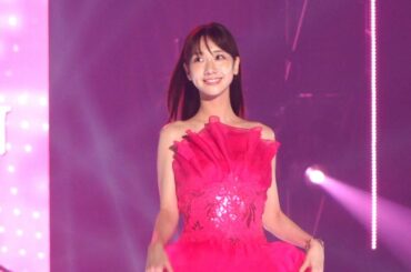 AKB48柏木由紀、13年ぶりTGC出演で初ランウェイ　美デコルテ全開ドレスで魅了　『第37回 マイナビ 東京ガールズコレクション 2023 AUTUMN/WINTER』