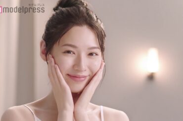 白石聖、透明感あふれる美肌に釘付け 花王新CM「キュレル スプレー誕生」篇