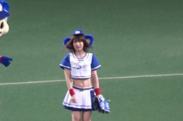 コスプレイヤーえなこ 始球式