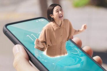 石原さとみ、小さな姿になってスマホから飛び出す!?　NTTドコモ iPhone「無制限に楽しもう」篇／「おトクに購入」篇