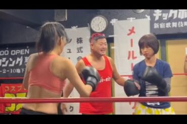 朝霞市議会議員　外山まきVSセクシー女優　青山愛