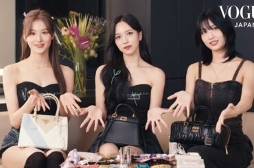 MISAMOのミナ、サナ、モモがバッグの中身を披露。3人のマストアイテムをCHECK！ | In The Bag | VOGUE JAPAN