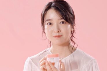 上白石萌音、開封動画に初挑戦！はにかみ笑顔／ミノン アミノモイストCM＋インタビュー＋メイキング