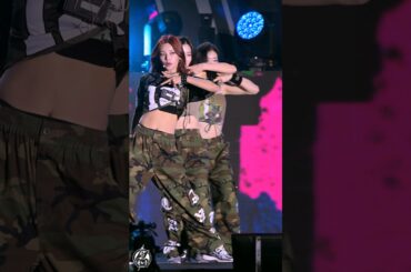 '탈주하는 무선 인이어 수신기 수습하는 예지~' 있지 예지(ITZY Yeji) (231011) G-100 기념행사