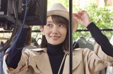 波瑠、完璧なロボットカメラ相手にチョイ苦戦！「QUICPay」CM＋インタビュー＋メイキング