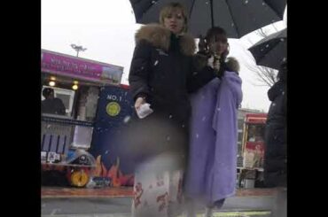 Jeongyeon Giving Up Her Handwarmer To Cold Onces 🥺