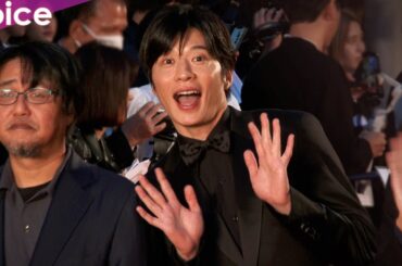【東京国際映画祭】田中圭、愛嬌たっぷりフォトセッション　カメラ目線で満面の笑み　レッドカーペット