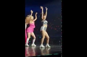 트와이스 TWICELights in Kuala Lumpur Momo Like OOH-AHH Dance Break