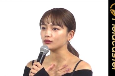 川⼝春奈 肩ひも黒ドレスで色気たっぷり！美肩＆デコルテをあらわに