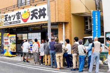 岡山）開店した瞬間になだれ込む客で一瞬で満席。行列のできる怪物天丼屋丨Japanese Street Food