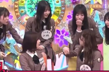 みんなと相談する小坂菜緒ちゃん