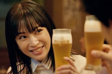 大泉洋＆広瀬すず、CM初共演！ 年末のご褒美に「たまらん！」連発　「ザ・プレミアム・モルツ」新テレビCM「年末のごほうび」編