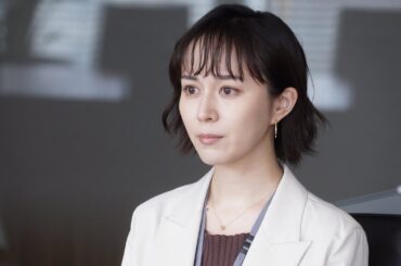 比嘉愛未「スタイル抜群」アオザイ姿！ファン「パーフェクト」「こんなに美しいアオザイ姿見たことない」
