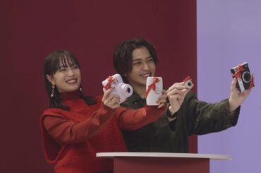 「クリスマスプレゼントにチェキ！」篇 メイキングムービー／富士フイルム