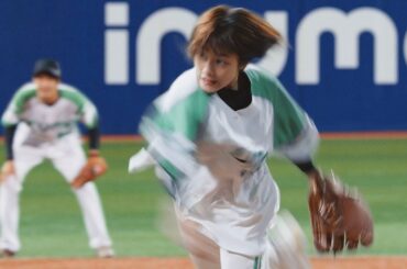 石原さとみ、“エグい落差”のフォークボール投げる　ユニホーム姿で豪快な投球披露　ドコモ「irumo」新CM「irumo 勝負の一球」編