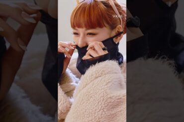 西内まりや、個性的なインナーでエッジを効かせたコーディネートを披露！#7days7looks #セブンデイズセブンルックス #voguejapan