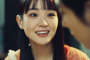 奈緒、賀来賢人を鋭いツッコミで追い詰める!?　初共演で「狂気じみた」演技？　レバレジーズ新CM＆インタビュー