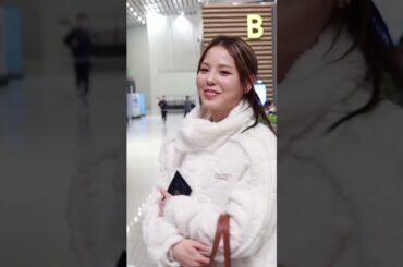 NiziU MAKO、2024年が近づいてくるので、明けましておめでとうございます~ #shorts