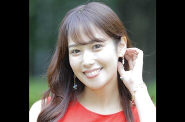 鷲見玲奈、ミニスカサンタ姿や制服姿の写真をSNSで公開