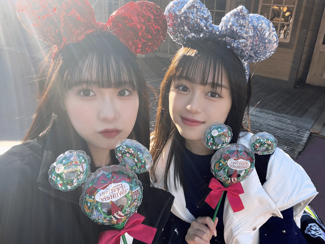Emori Aya and Sakakura Sakura Went to Disney🏰 - Moe Zine